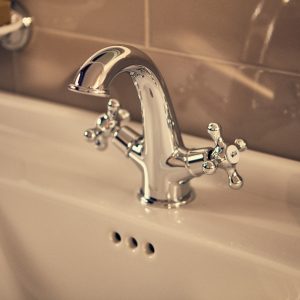 Roca Carmen Twin-Lever Basin Faucet, Vintage Smooth Body, Evershine Chrome, 1.2 GPM, ADA Compliant, WaterSense Certified - Image 3