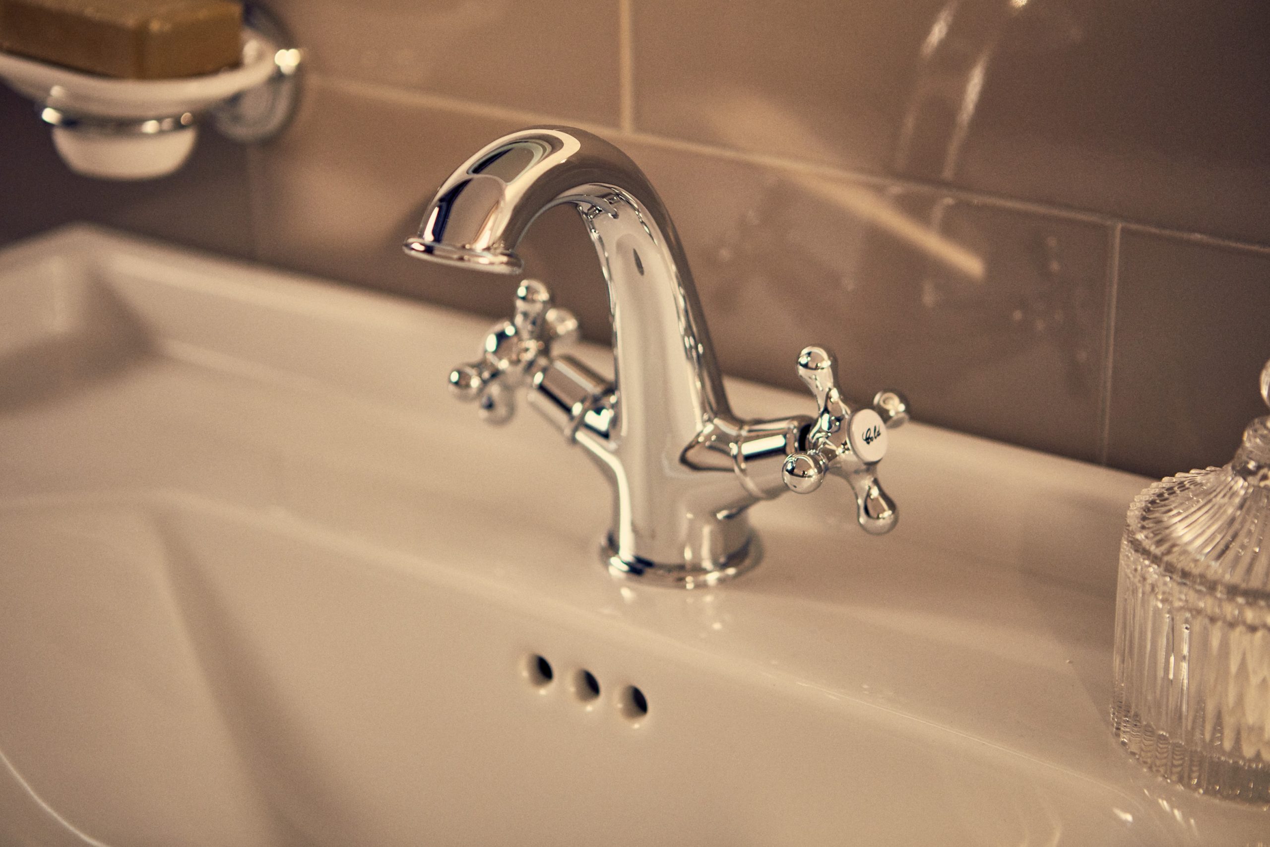 Roca Carmen Twin-Lever Basin Faucet, Vintage Smooth Body, Evershine Chrome, 1.2 GPM, ADA Compliant, WaterSense Certified - Image 3