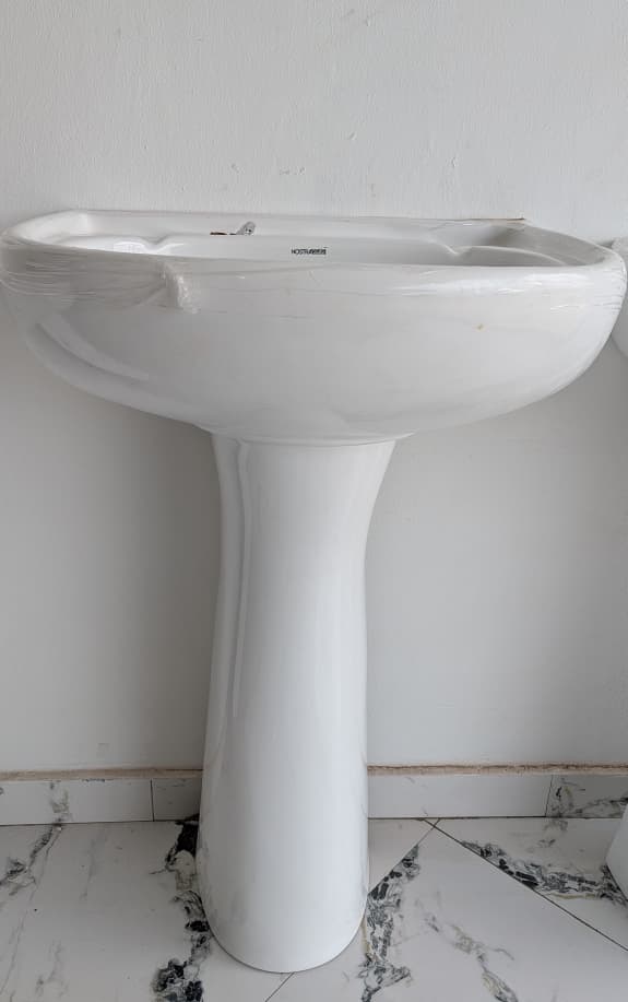 pedestal wash basin