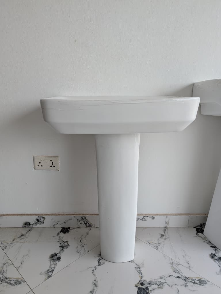 pedestal wash basin