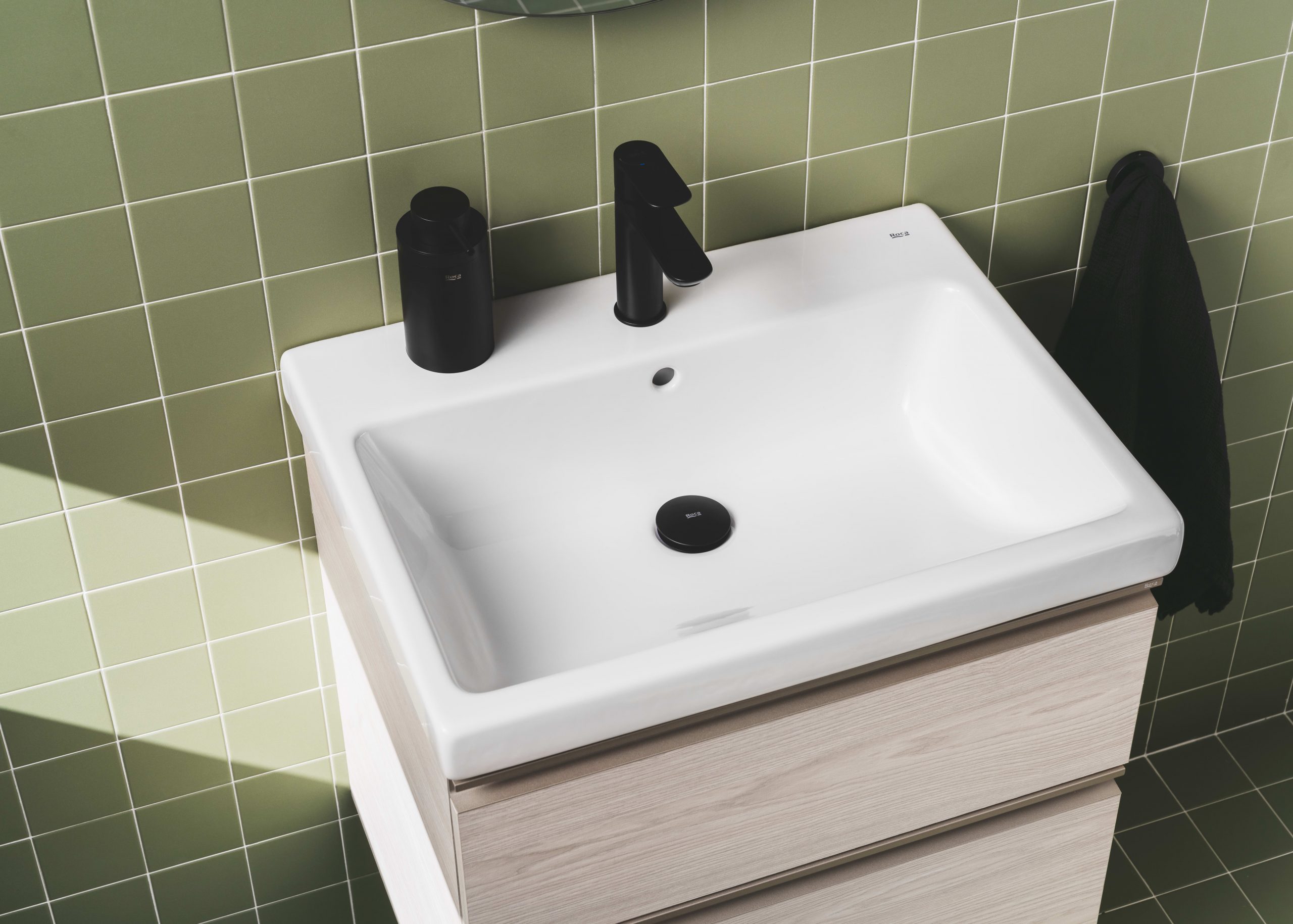 wall hung sink